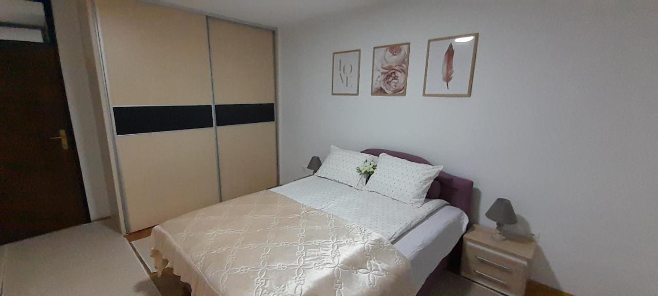 Cozy And Sunny Apartment Near The Airport Saraievo Exterior foto