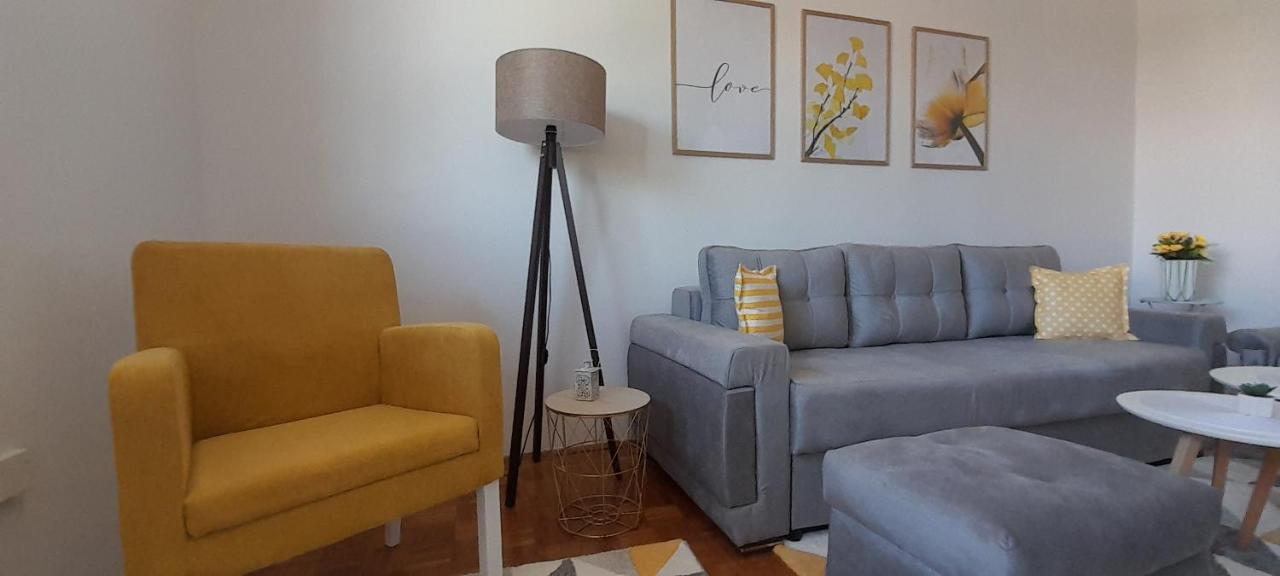Cozy And Sunny Apartment Near The Airport Saraievo Exterior foto